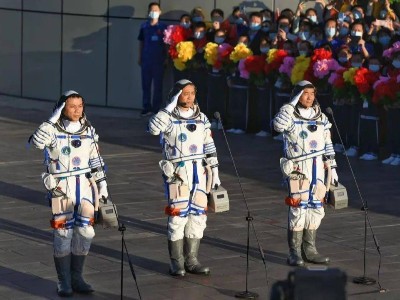 青島空壓機(jī)祝賀神州十二號載人飛船發(fā)射成功！