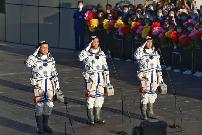 青島空壓機(jī)賀神州十二發(fā)射成功